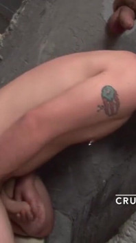 Impreza Trójkąta w chwale dziurach na surowo