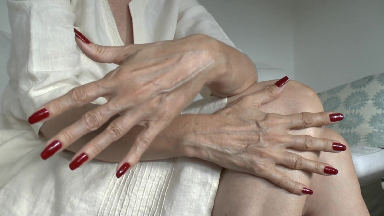 Lady Victoria Valente: Showing off Beautiful Red Fingernails and Masturbating Inside Your Trousers,...