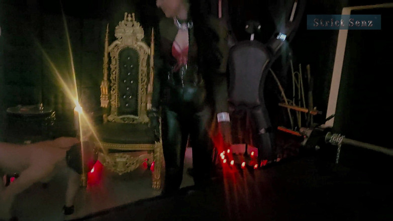 Strict Senz: Stina stone女主调教打手枪挑逗情妇戴着皮手套骑脸 第1部分