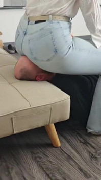 Big Jeans Booty Facesitting - No Escape