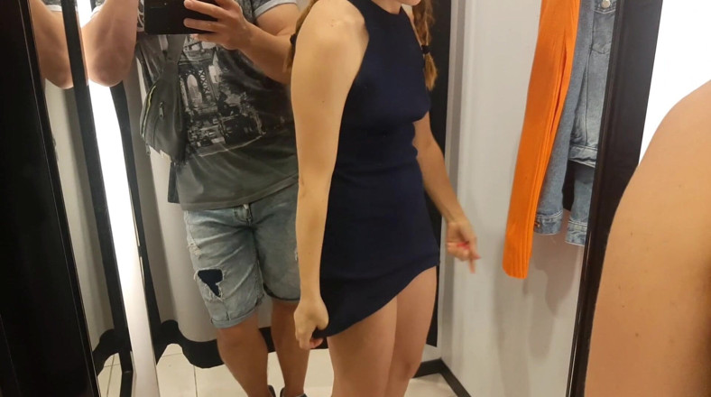 AnnaHomeMix: Seksi bir yabancı soyunma odasında ona bakmamı istedi.