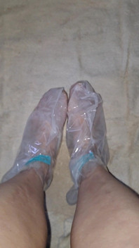Pedicure Step Feet in Plastic Foot Mask Booties