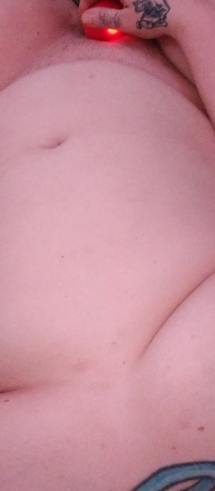 Anonymity awaits: Anonimato aguarda seu toque e tempos