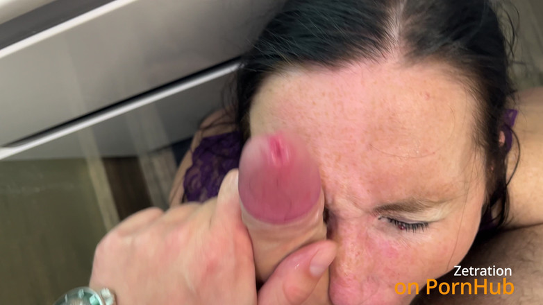 Zetration: Ho spiato accidentalmente il mio ragazzo sotto la doccia ma...