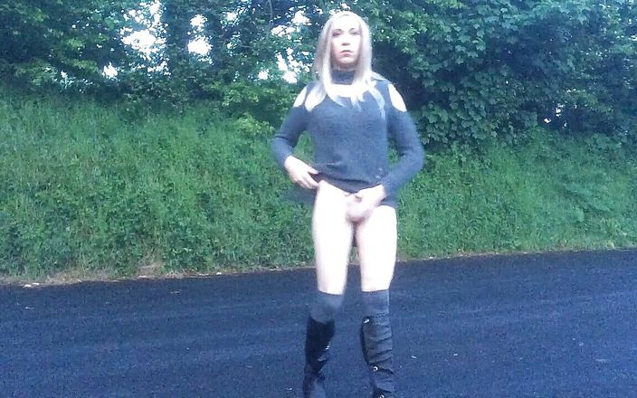 Themidnightminx: Flashing down the football pitch