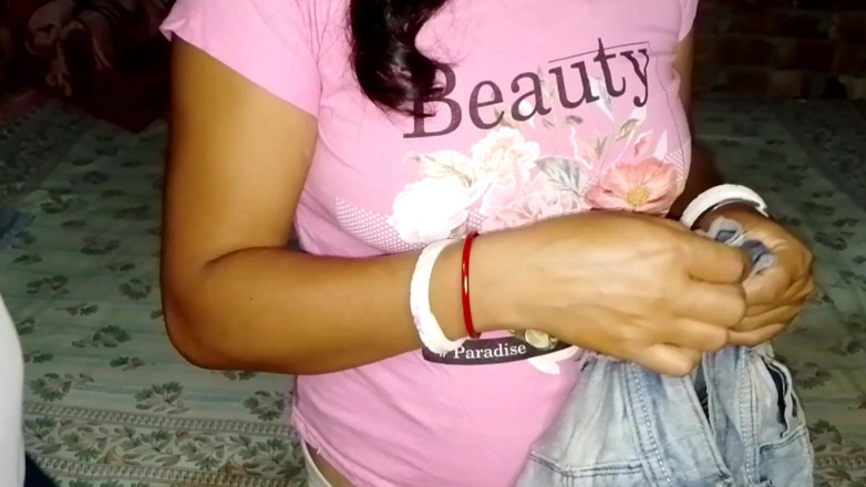 Uttar dinajpur: Горячая индийская бхабхи Bangali Ki Chudai, часть 1