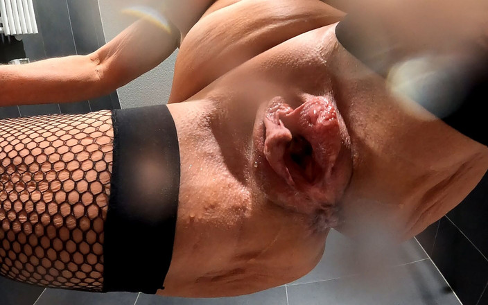 Hotvaleria: Kain gergasi saya kencing