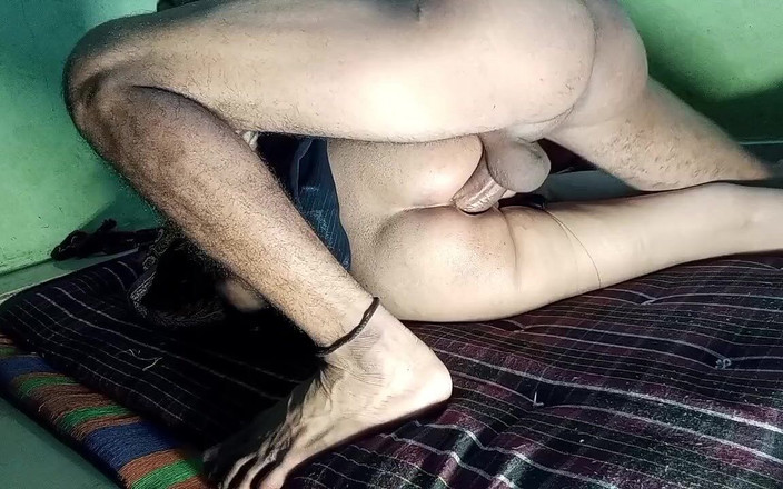 Indian sex2: Lalita Bhabhi трахнул шурин всю ночь на кровати с презервативом