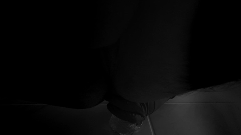 Ivan the Pleasure Dom: Ženatý muž si hraje s análním dildo ve sprše