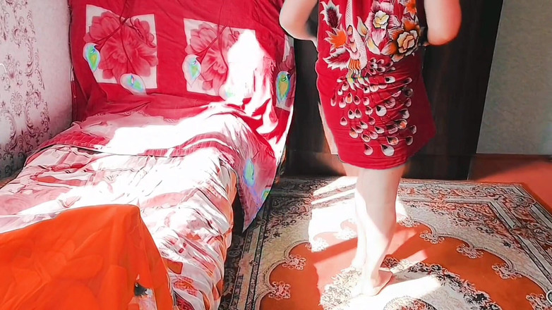 Kitty_Cross: 迷你连衣裙，最大挑逗