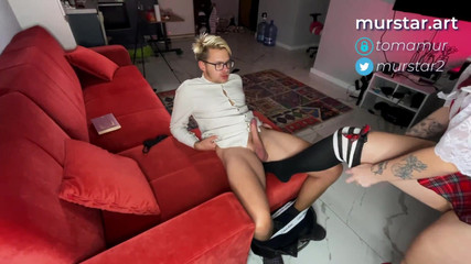 Toma Mur: Mio padre mi ha visto masturbarmi la figa e mi...