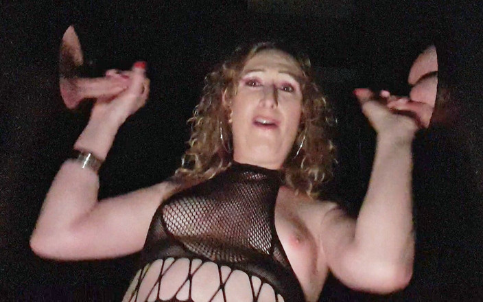 Spike Essex: Lisa suger två kukar i Gloryhole på SheWorld