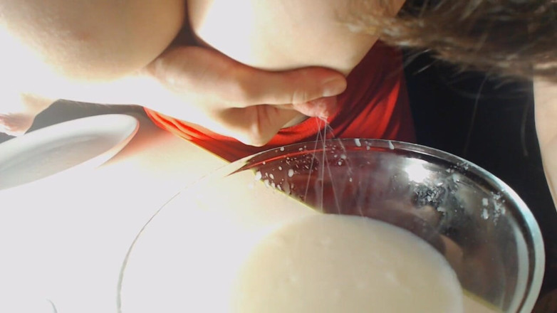 MyClearSky: Stepmom milking in plate her full milk tits