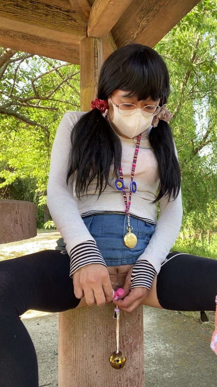 megu2002: No. 231 Early Summer Park Stroll with Exposed Pussy