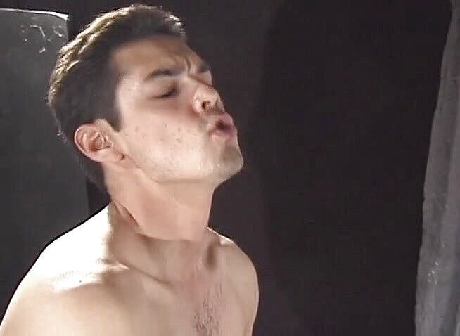 Bareback TV: ब्लैक ट्विंक हो जाता है उसके बट होल पटक द्वारा सींग का बना हुआ गोरा मर्द