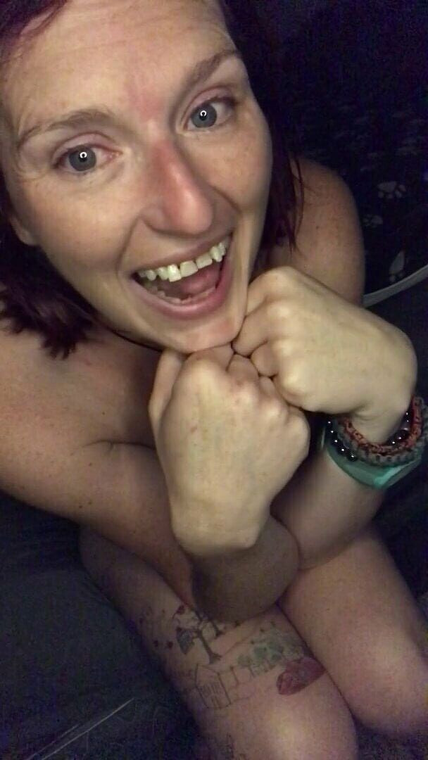 MistressWriggler: Drzá Malá aktualizovat video se mnou seděla nahá na konci...