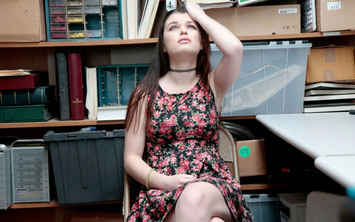 Shop Lyfter: 骗子小妞被抓并被干