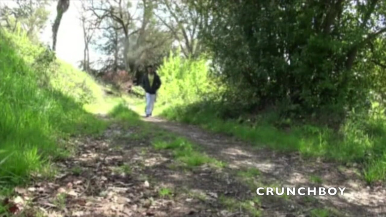 Crunch Boy: Młody latynoski zerżnięty przez prosto ciekawskiego araba na świeżym powietrzu