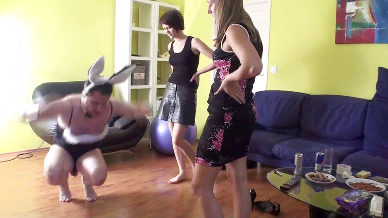 Femdom Austria: Tavşan köle cezalandırılıyor