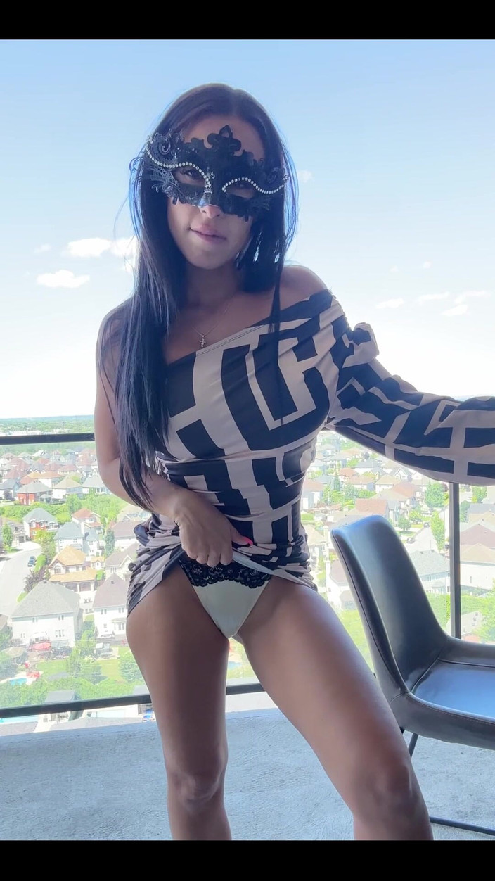 Miss Lexa: Yeni üvey kız kardeş balkon