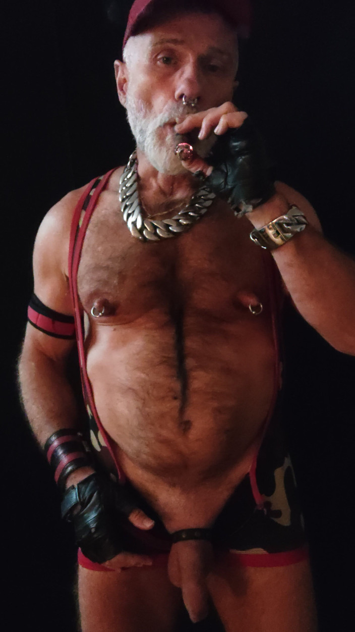 MusclesCigarsFFPig: 抽烟时