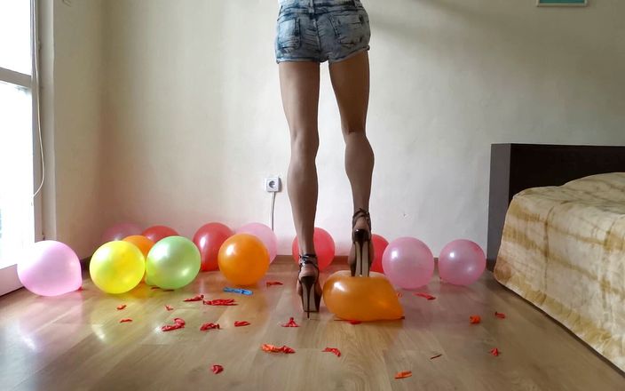Monica Crush: Balloons popping with my high heel sandals