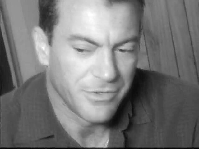 Lethal Babes: Randy spears कामुक सुनहरे बालों वाली बेब को जाली के माध्यम से चोदती है