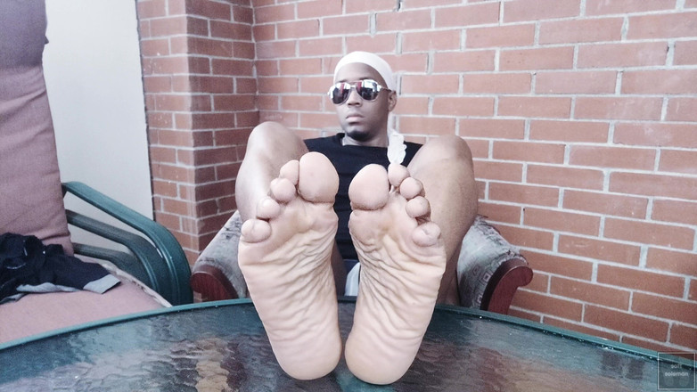 Soft Soleman: Jag visar mina mjuka sulor i underkläder (2025)