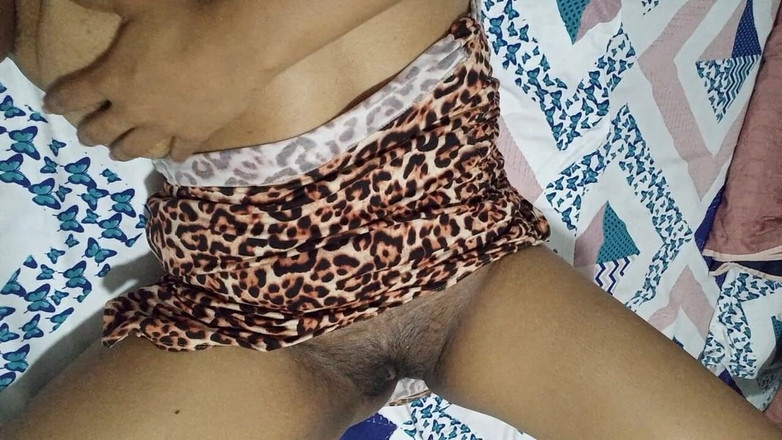 PATY PATY: Macocha ubrana za tygrysicę dobrze się masturbuje i spuści w...