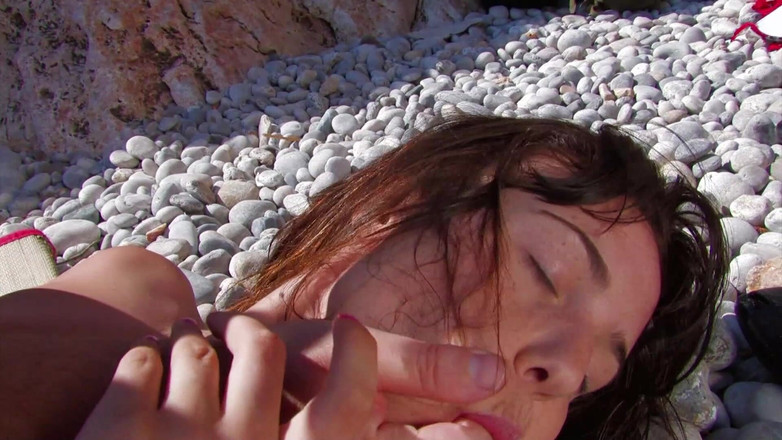 Romance with Love: Liburan Bercinta - Seorang Brunette Berdada Fucks Hard Di Gua Sampai...