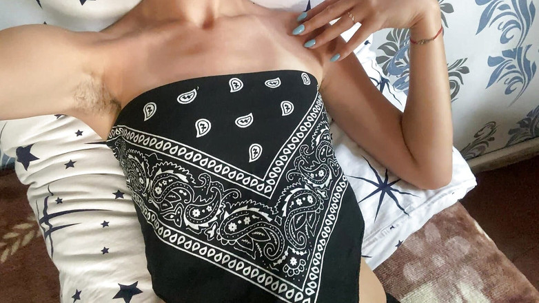 Alexa Holly: Primer plano digitación mojado peludo coño