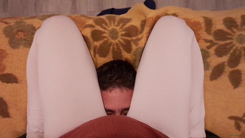 goddess82: Seduta in faccia in leggings! Primi piani estremi! (Risoluzione 4k) Alta definizione!