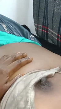 Vriends man gaat vreemd met mijn poesje en beft tieten hard tijdens het neuken