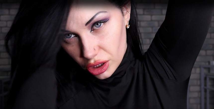 Goddess Misha Goldy: Labbra JOI più conto alla rovescia