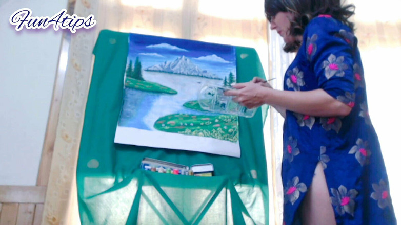 Bolly Karma: Pakaian tergoda dalam pertunjukan kamera web.