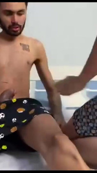 침실 바닥에서 남친을 먹어