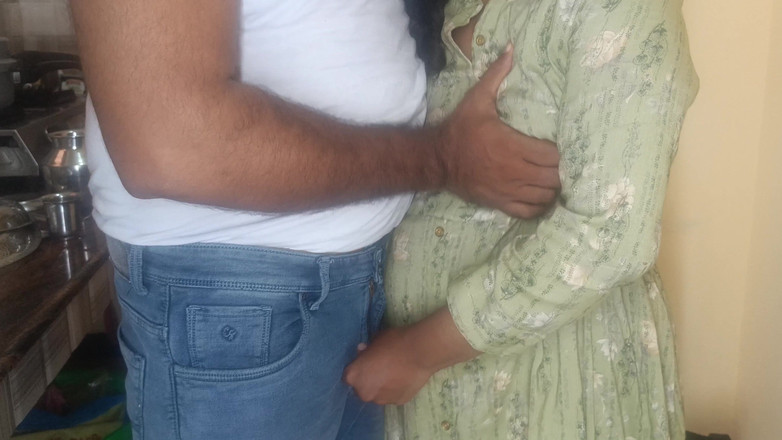 Laxi ammu: Dhivya Ченнаи колледж 3