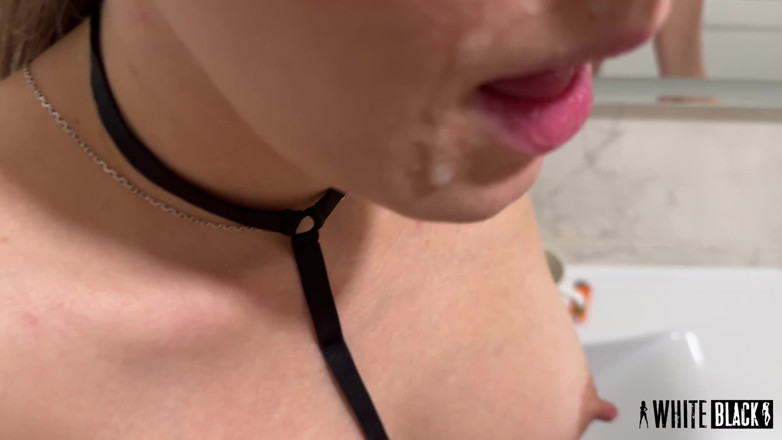 WhiteBlack: Istri temanku ngentot kontolku di kamar mandi dan ngentot aku...
