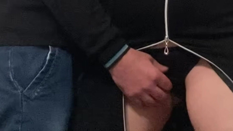 Niki studio: Uff!! Một số ngón tay bẩn thỉu của người lạ...