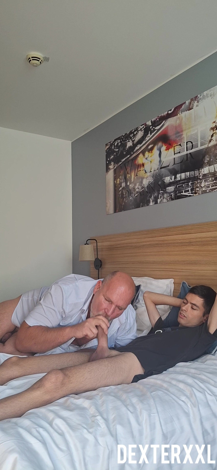 Dexterxxlfun: Sexy Skinny Guy Rafael Fucking My Big Fat Ass Gay...