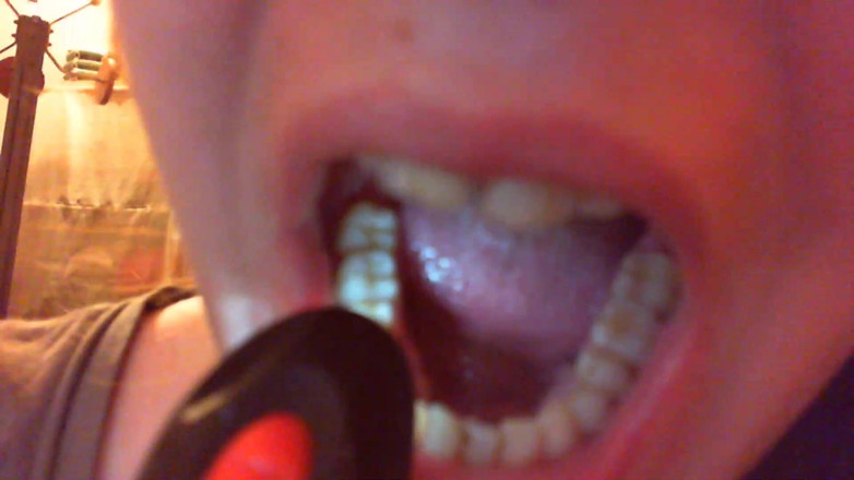 Nicoletta Embassi: Mouth Exploration