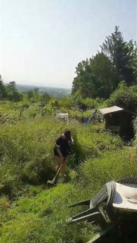 Найбільша повія в Ельзасі показує свою дупу на вулиці C на очах у перехожих