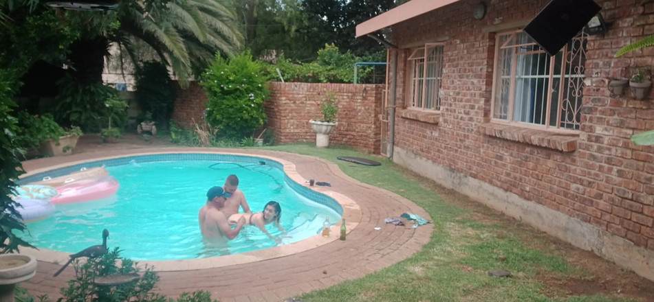 Bigjoefuckalott: Była taka napalona, więc używamy dwóch kutasów