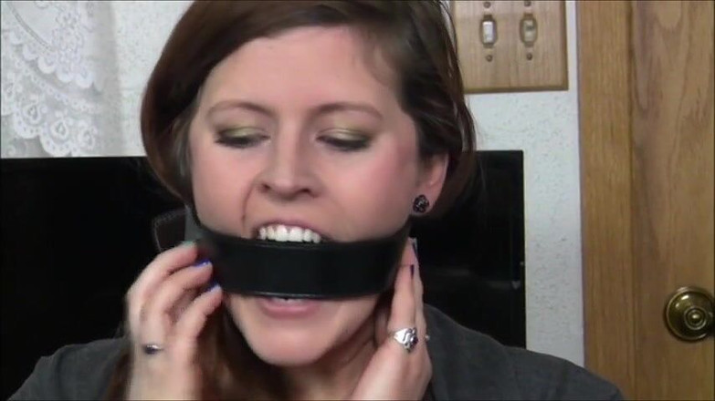 Selfgags classic: Une amatrice d'à côté s'étouffe !