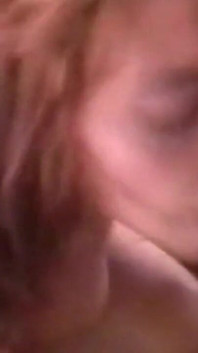 Insaziabile milf prende ogni cazzo che brama