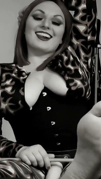 Foot Fetish Home Video Relax Threesome, Mistress and 2 Foot