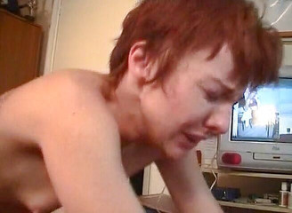 Analiscius: Rothaarige MILf-schlampe nimmt schwanz in ihren rasierten arsch