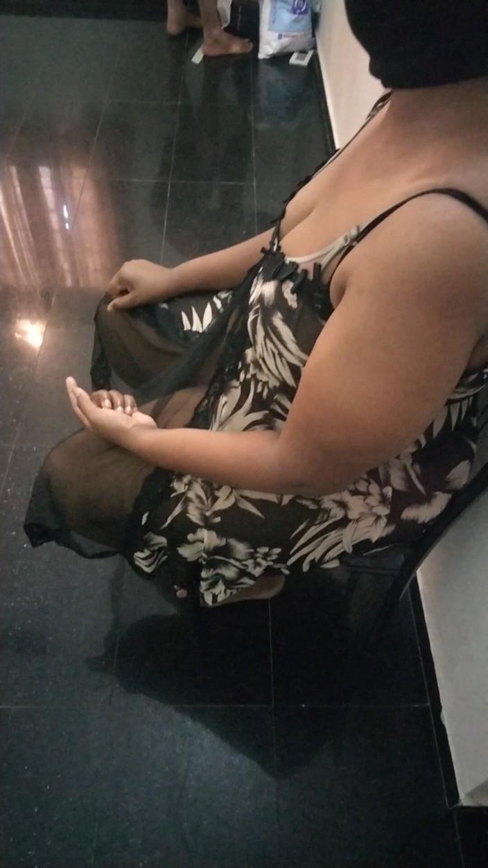 Tamil lesbian: Nová baculatá tetička neformální mluvení