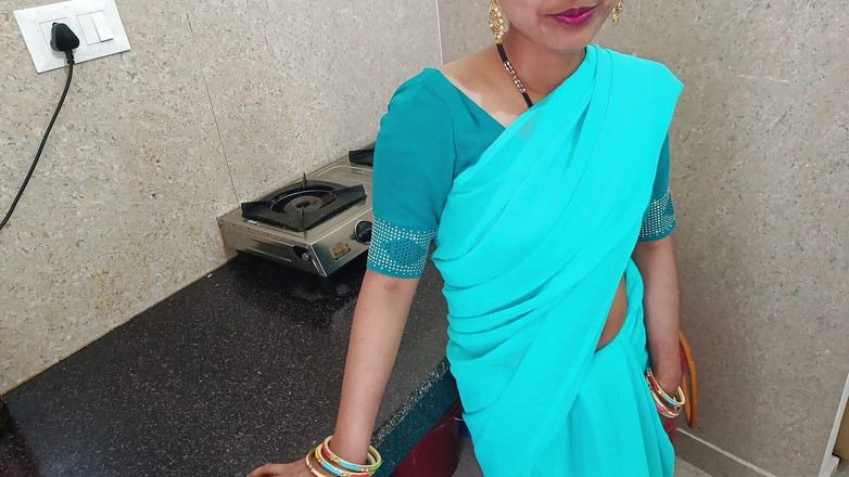 YOURAMRITA04: インディアンビレッジの義理の姉と義理の兄が初めて尻をファックしながら喘ぎ声を上げています。