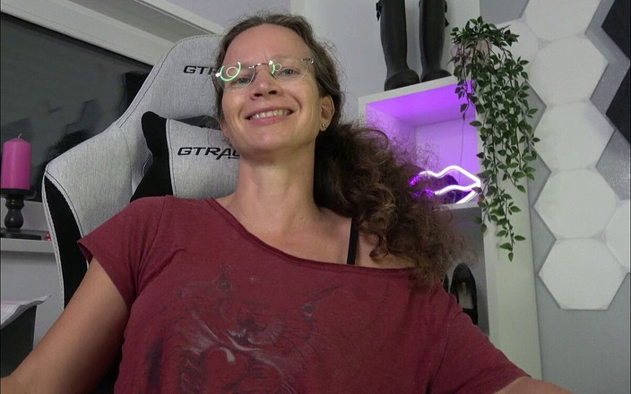 Annika Rose: スラッジプッシング - 私はあなたの上に座ります!